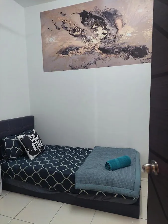 Klia Travel Homestay - 3R 2B - Wifi & Netflix Sepang Apartment