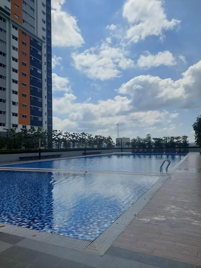 Klia Travel Homestay - 3R 2B - Wifi & Netflix Sepang 0*,