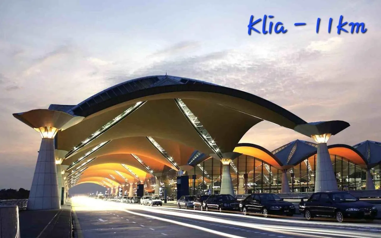 Klia Travel Homestay - 3R 2B - Wifi & Netflix Sepang Apartment
