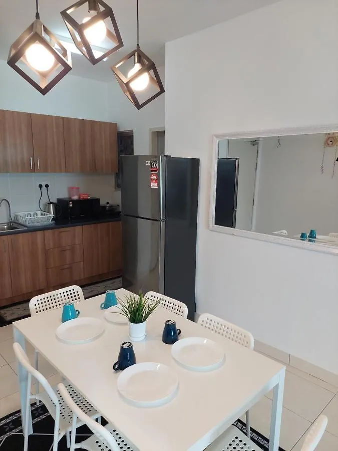 Klia Travel Homestay - 3R 2B - Wifi & Netflix Sepang