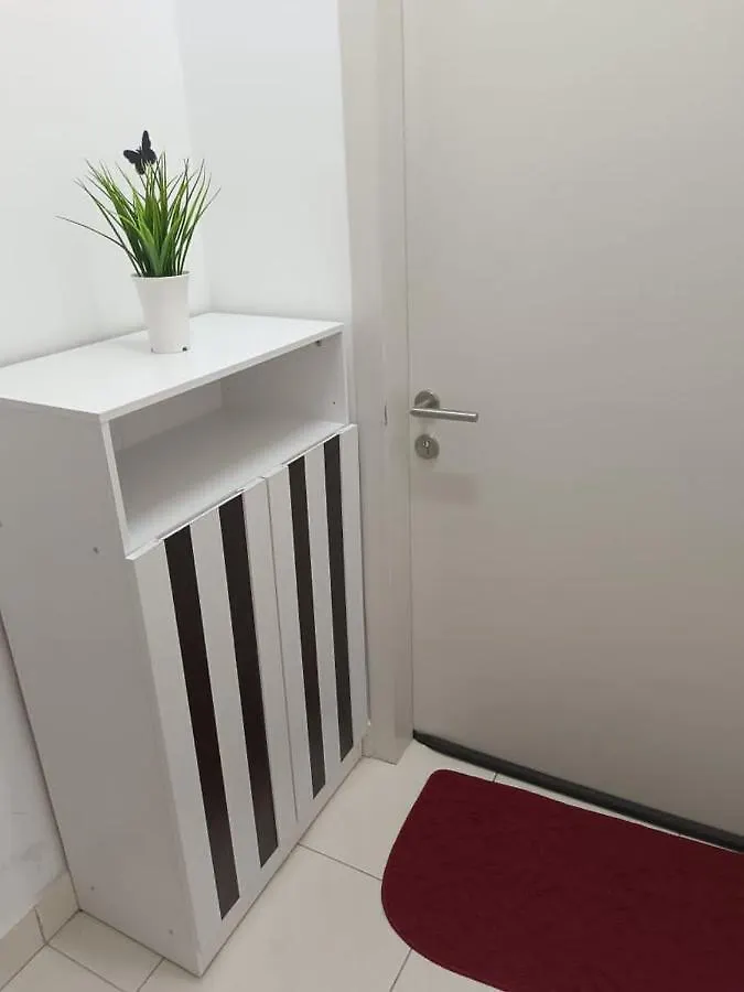 Klia Travel Homestay - 3R 2B - Wifi & Netflix Sepang 0*,