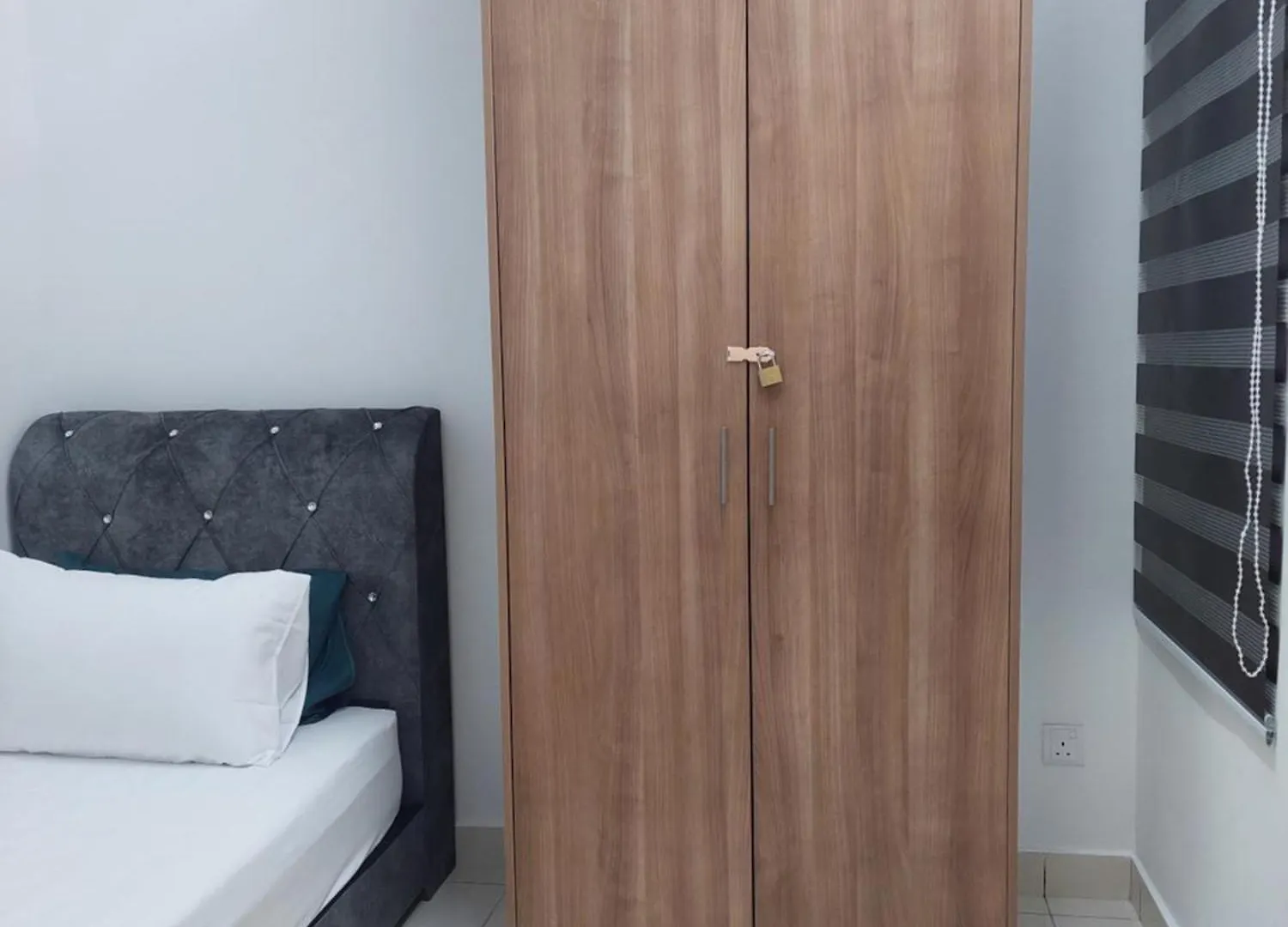 Klia Travel Homestay - 3R 2B - Wifi & Netflix Sepang Apartment